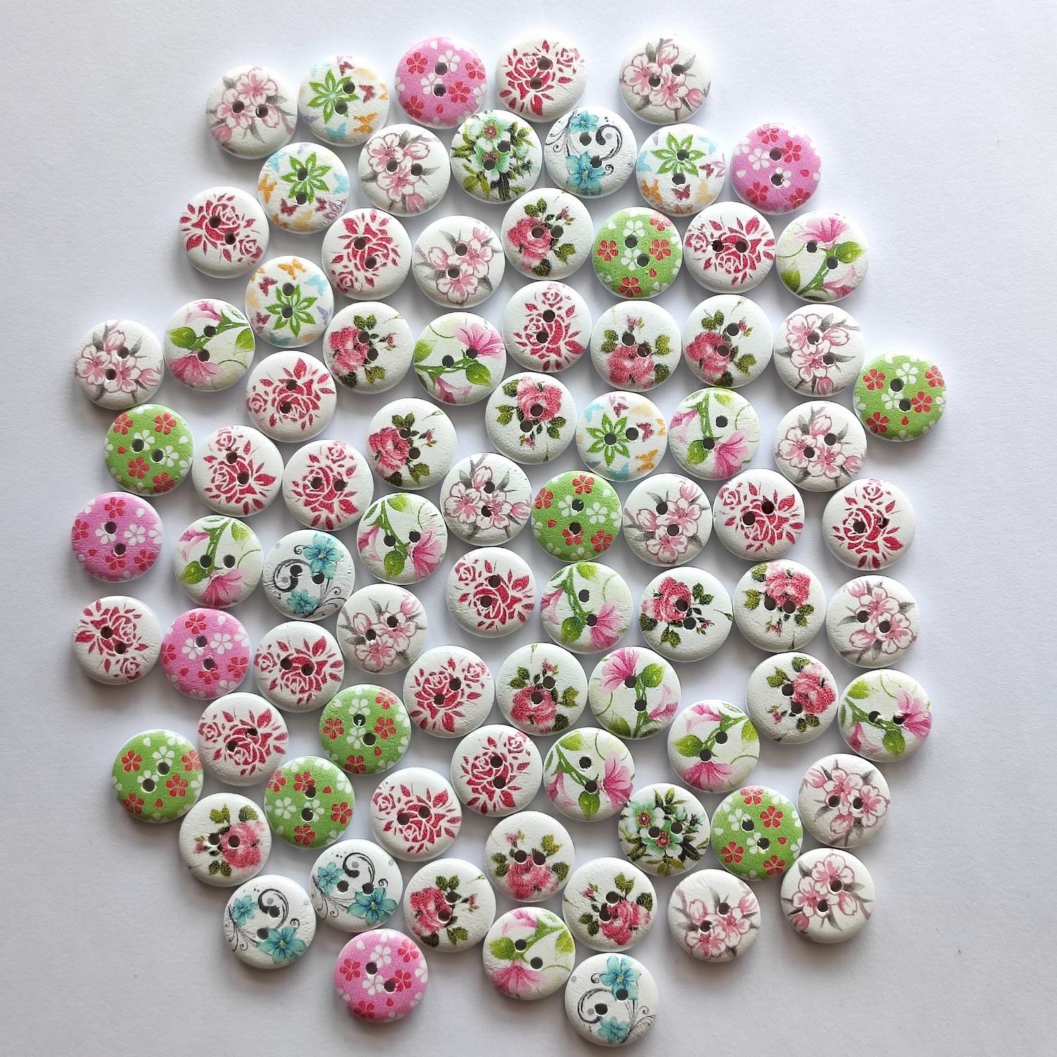 80 boutons bois fleurs LOT 14
