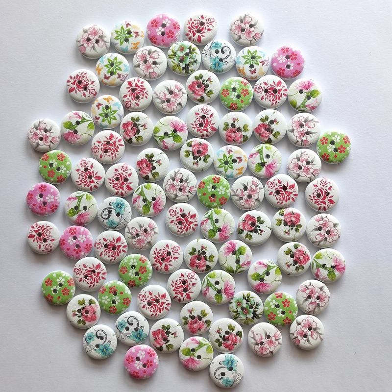 80 boutons bois fleurs LOT 14