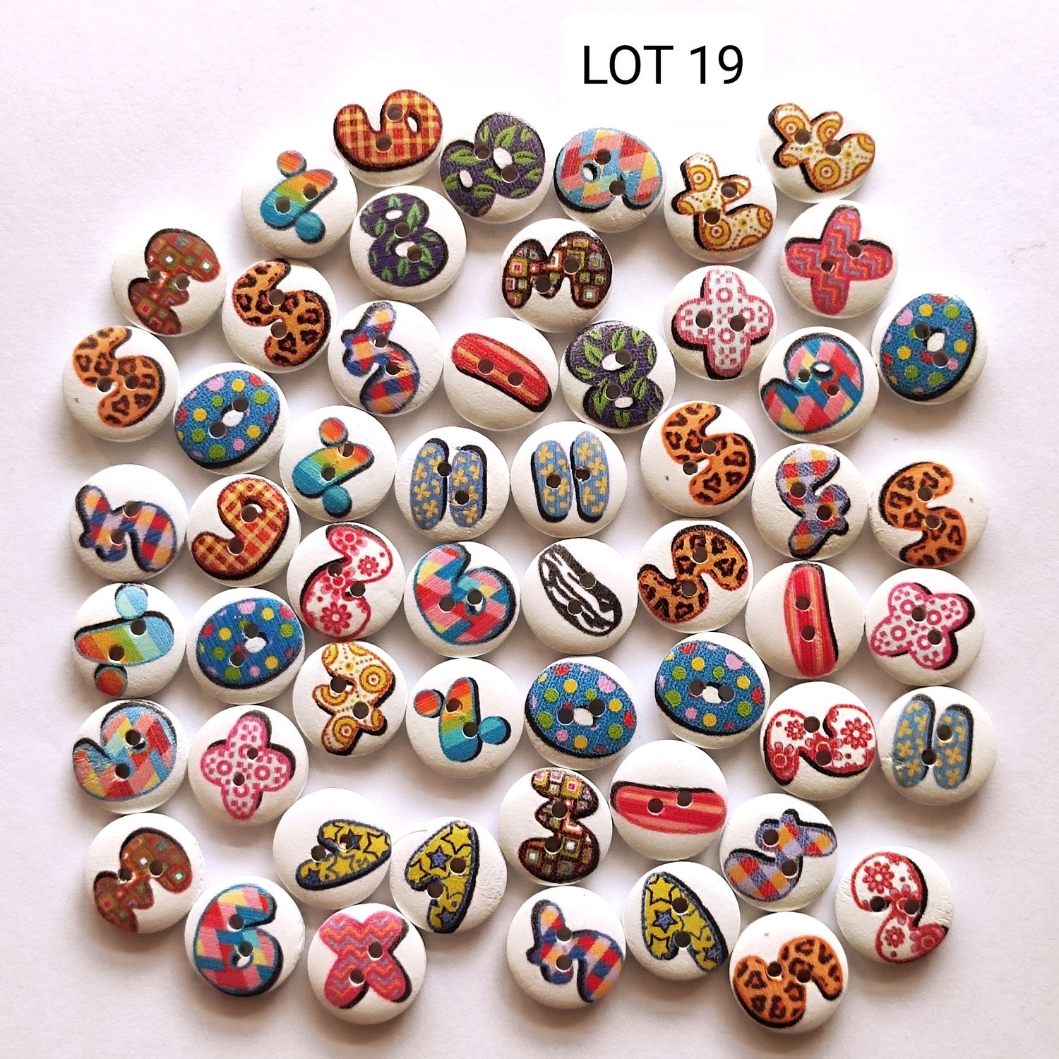 55 boutons bois fantaisie LOT 19