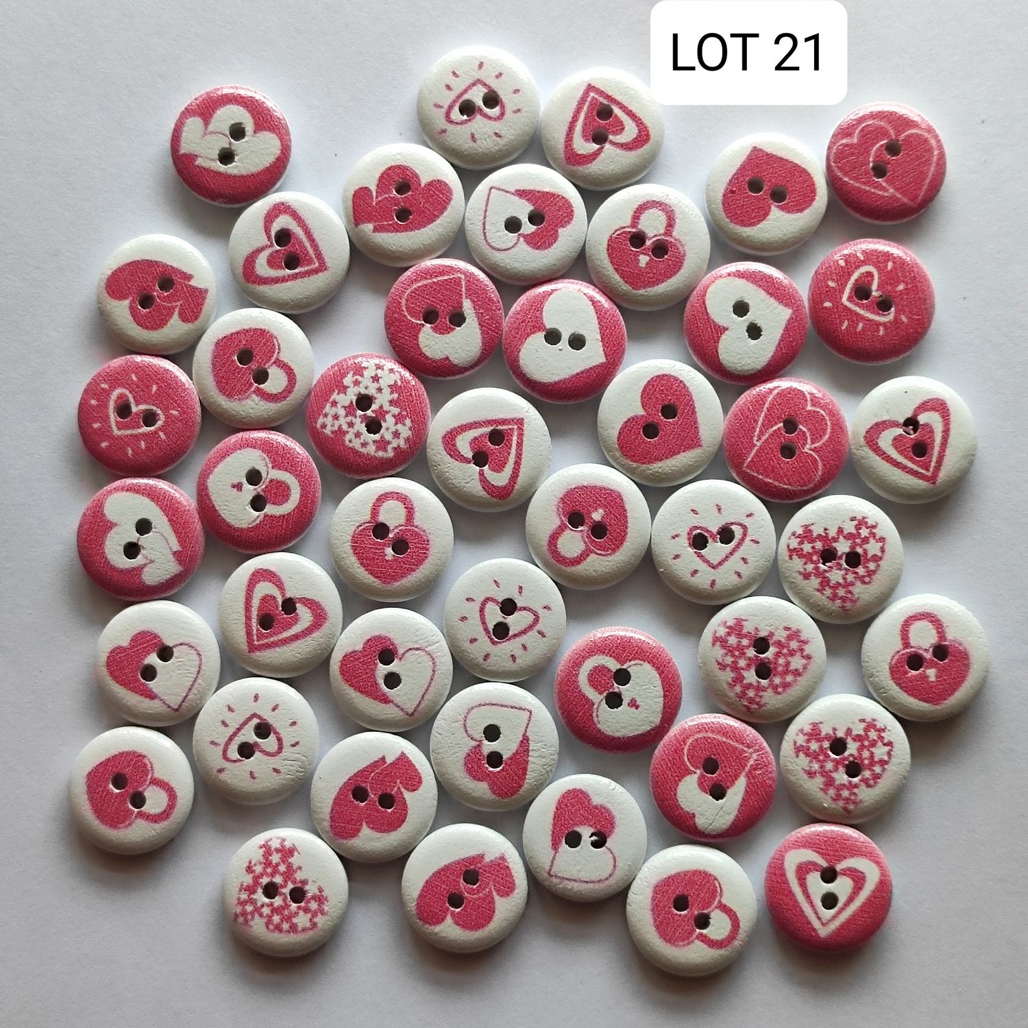 45 boutons bois coeur LOT 21
