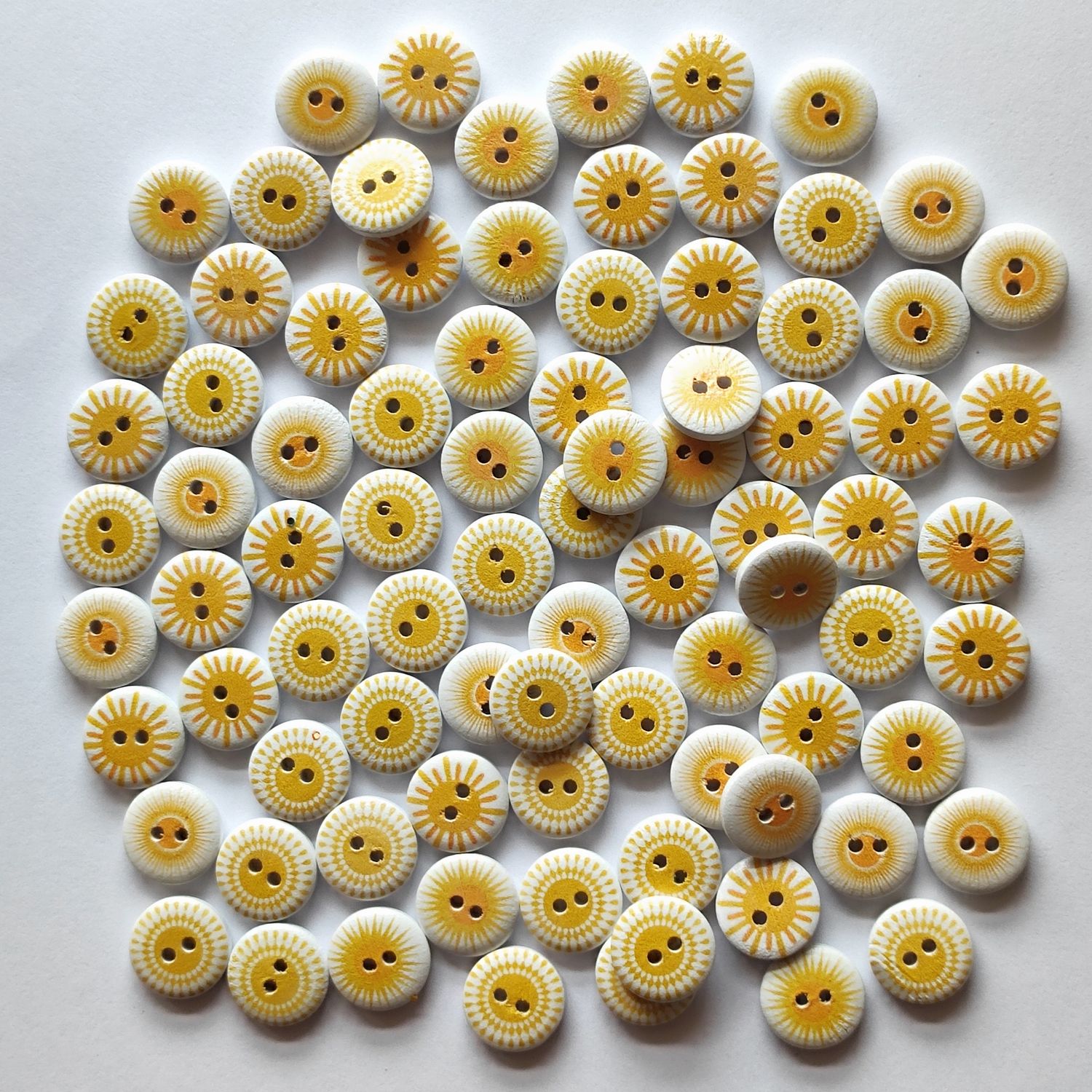 85 boutons bois soleil LOT 26