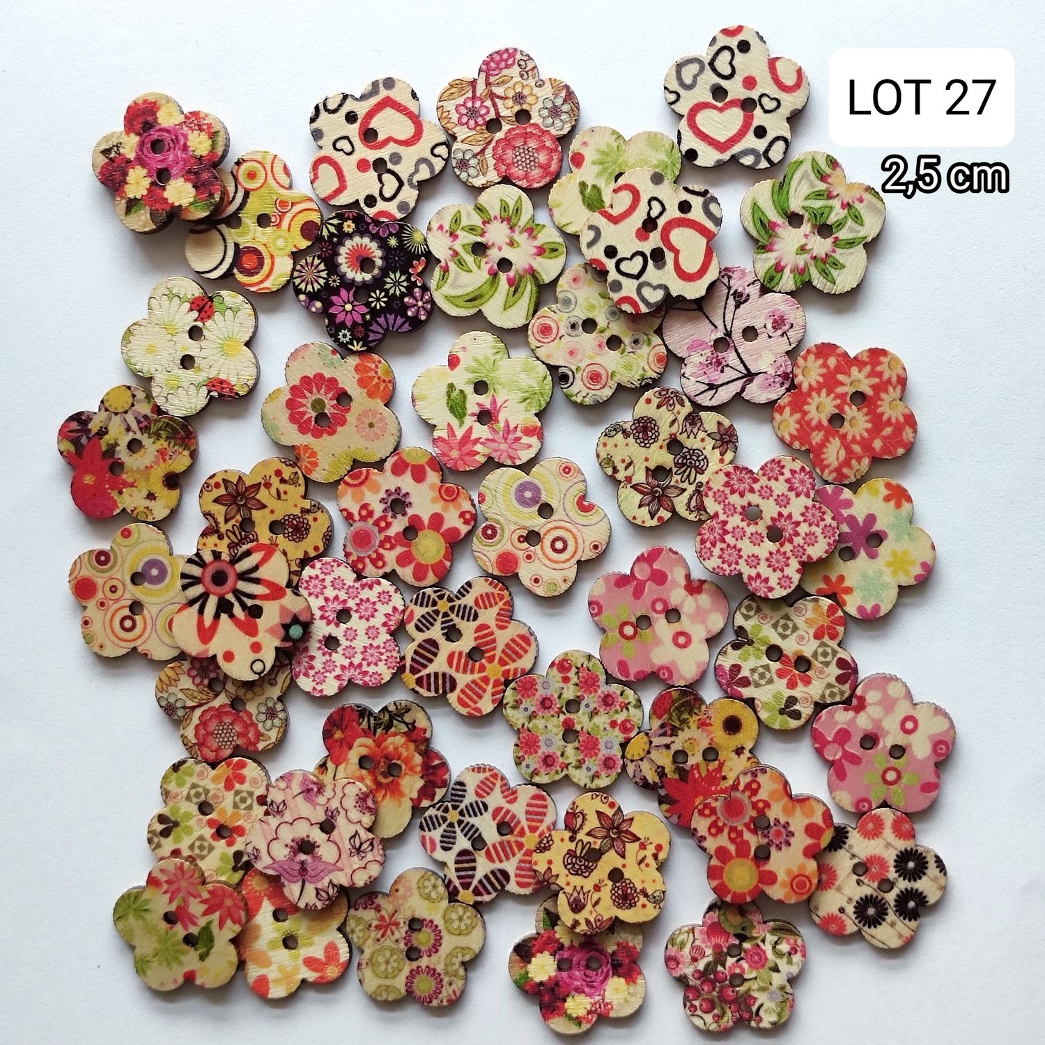 45 boutons bois fleurs LOT 27