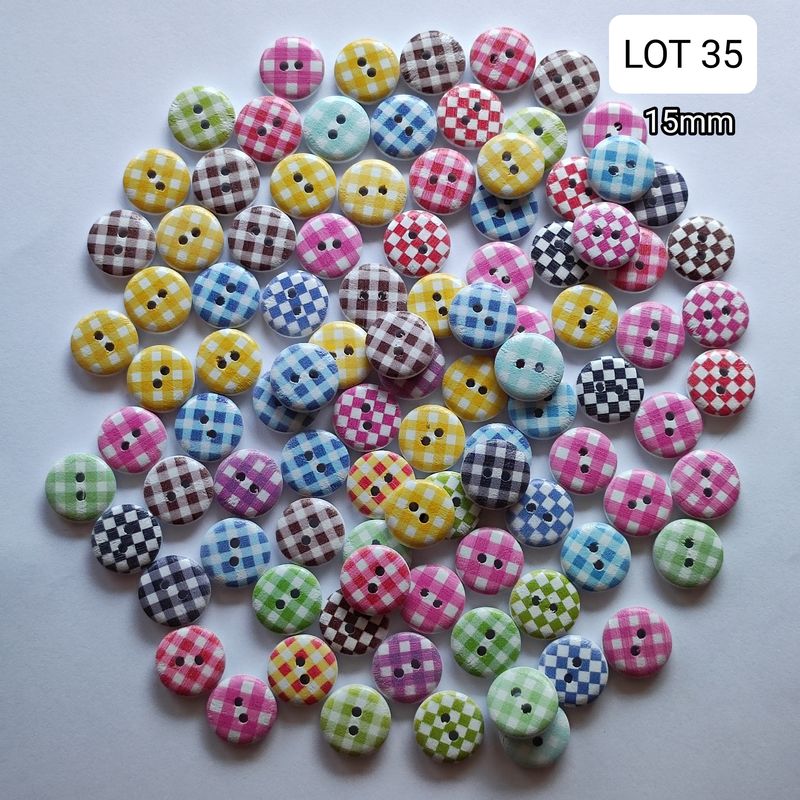 95 boutons bois à carreaux LOT 35