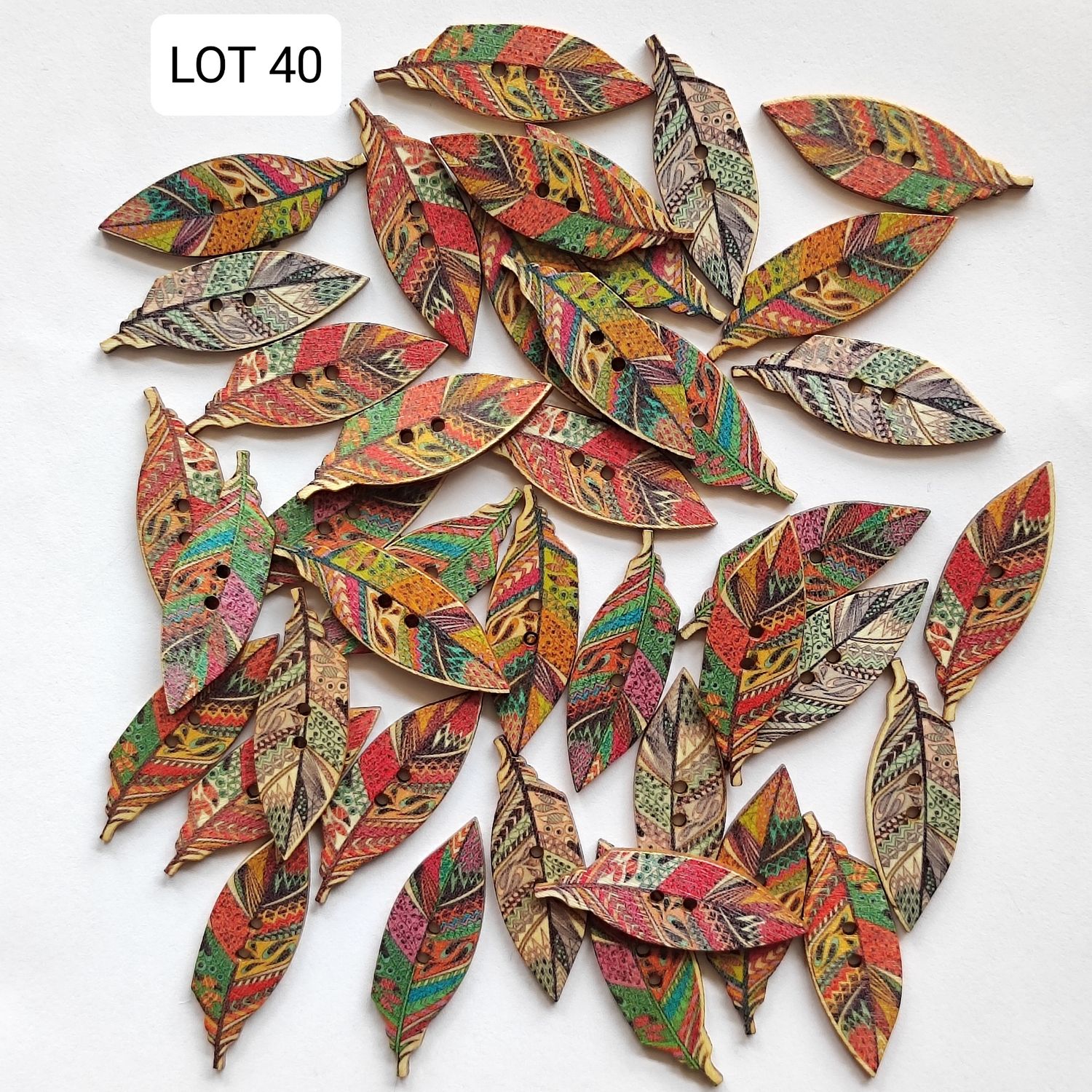 40 boutons bois plume LOT 40