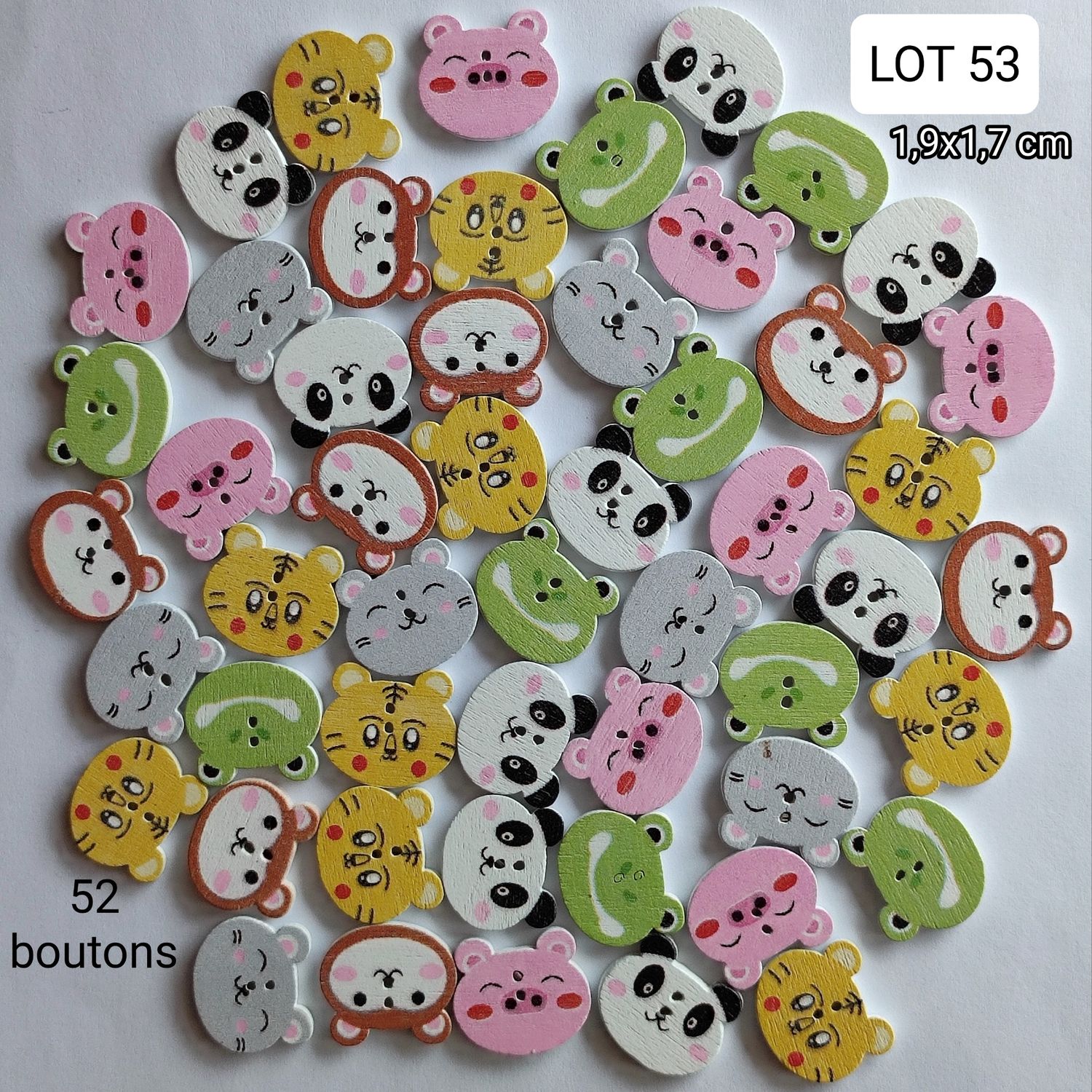 52 boutons bois animaux LOT 53