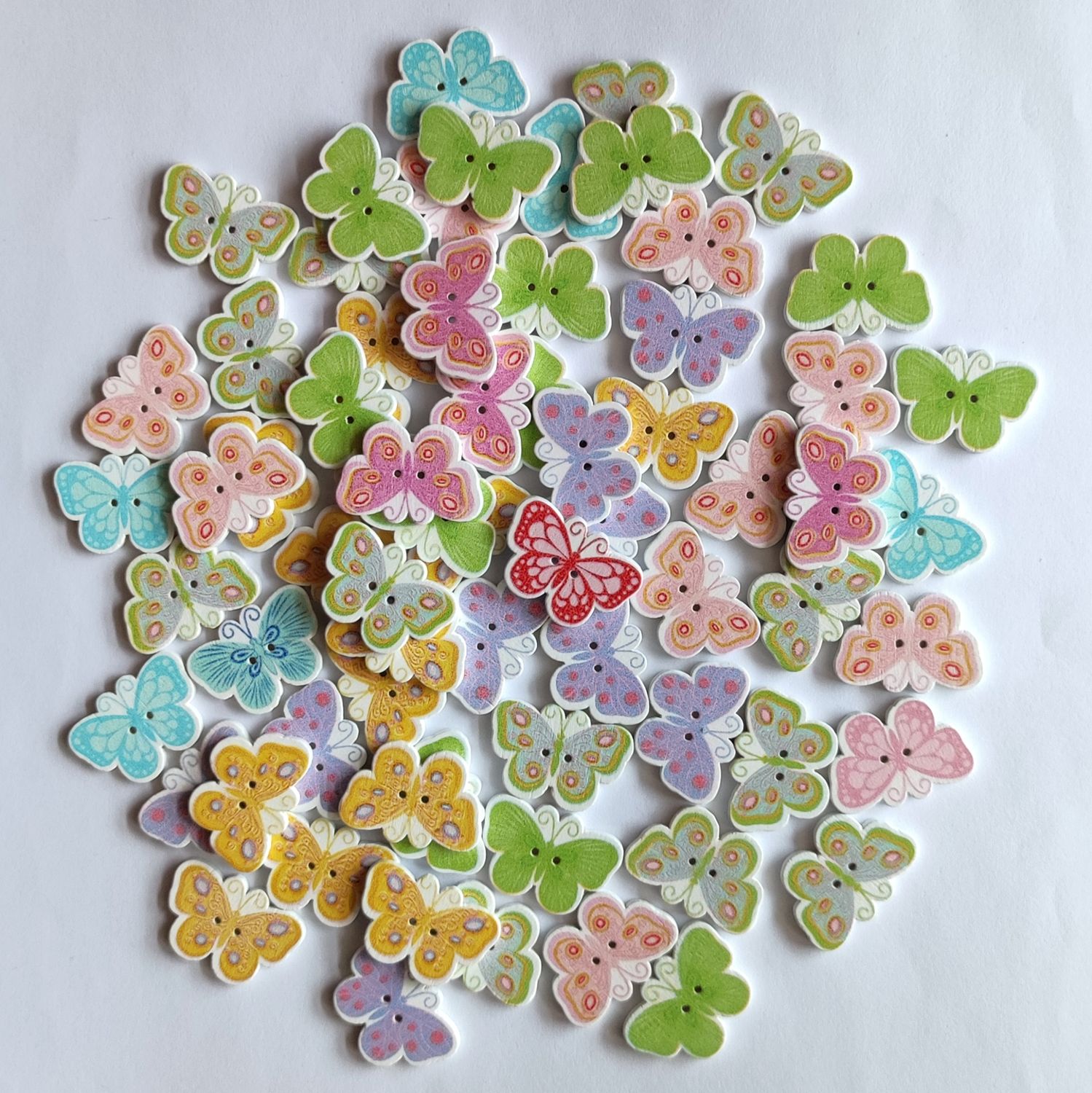 58 boutons bois papillon LOT 56