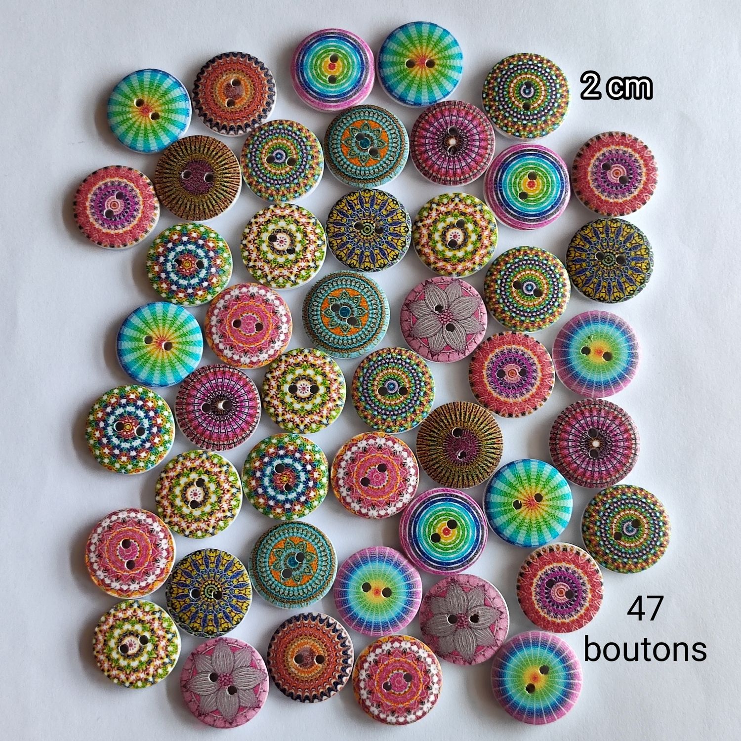 47 boutons bois 2cm fantaisie LOT 58