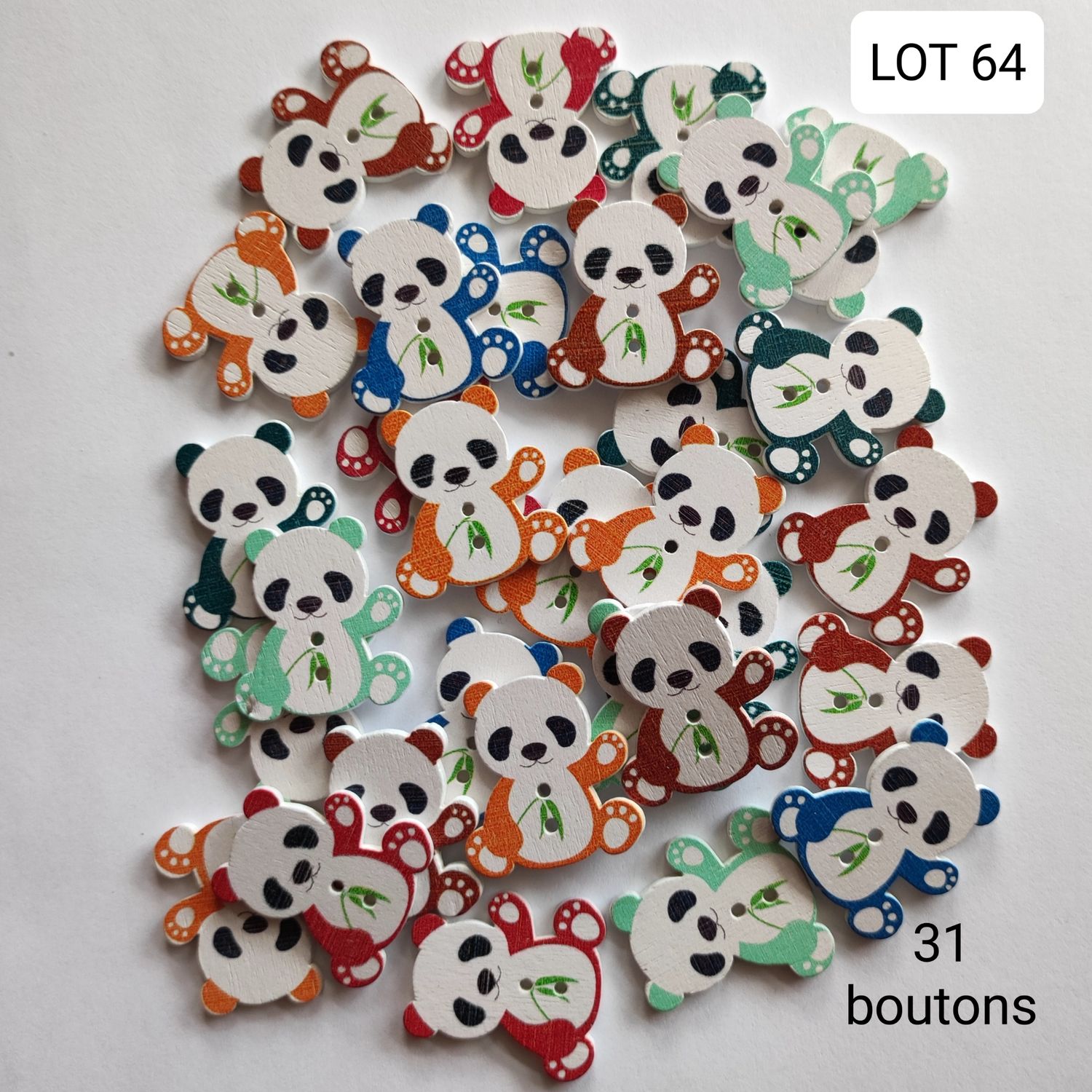  31 boutons bois panda LOT 64