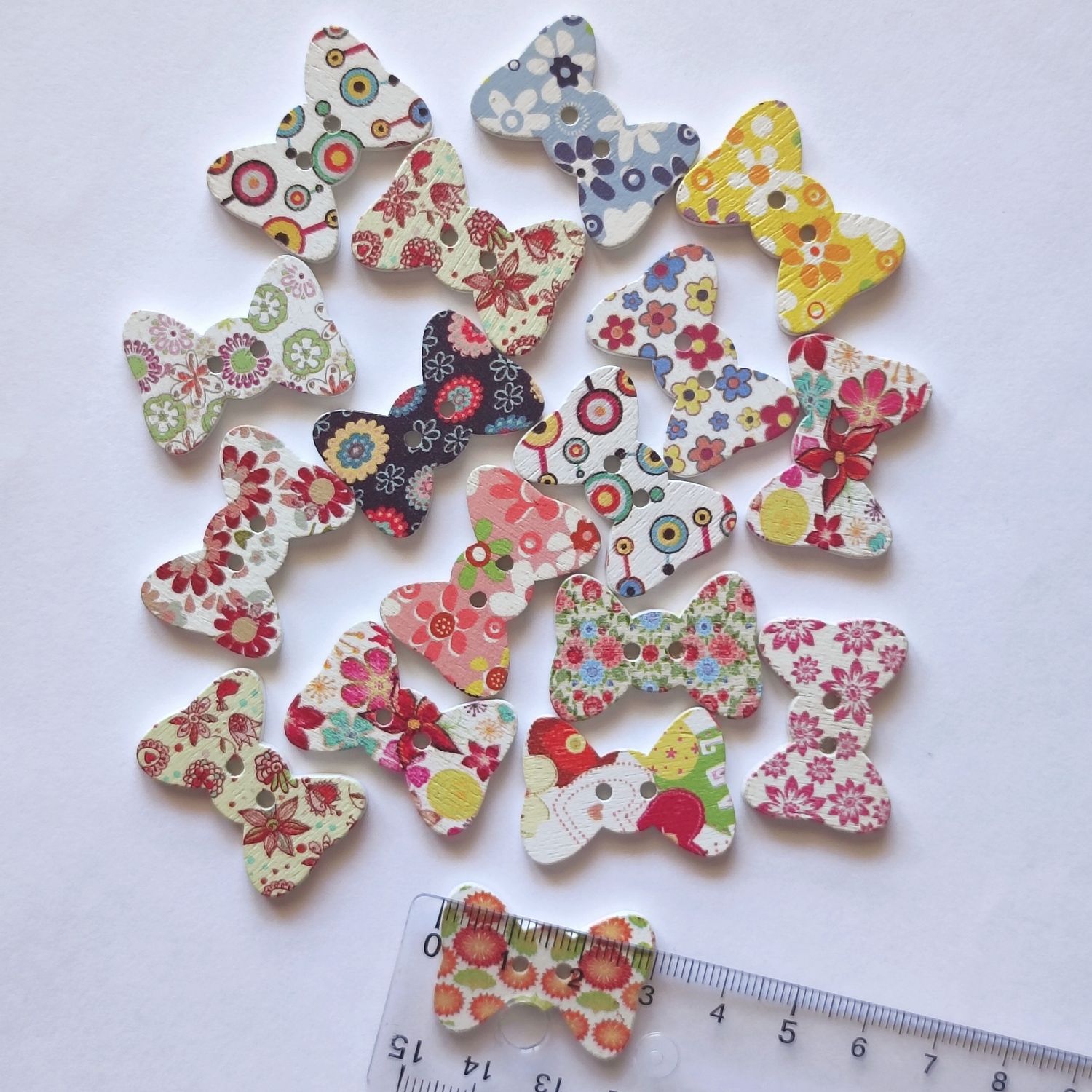 17 boutons bois nœud papillon LOT 67