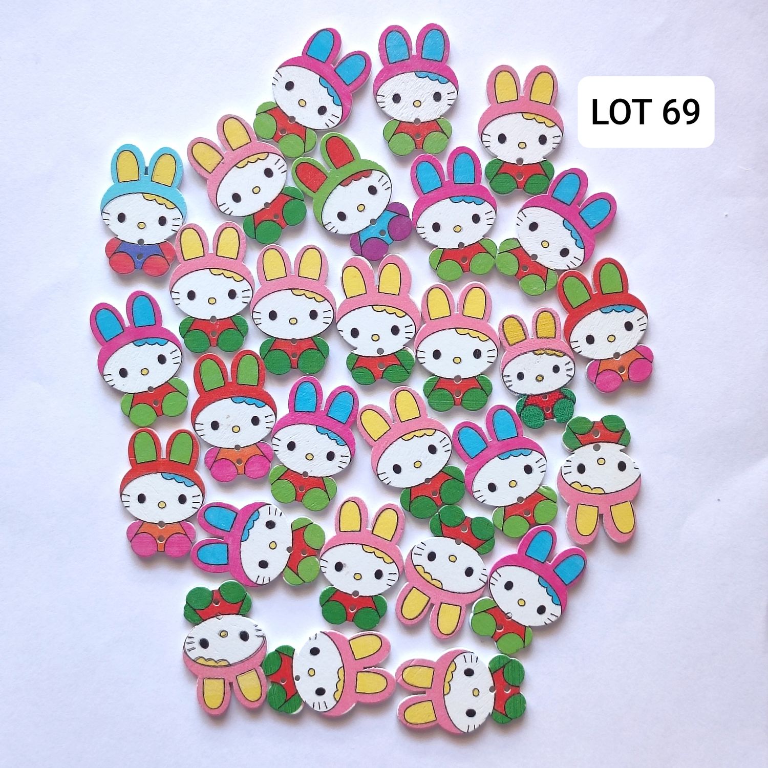 28 boutons bois lapin LOT 69