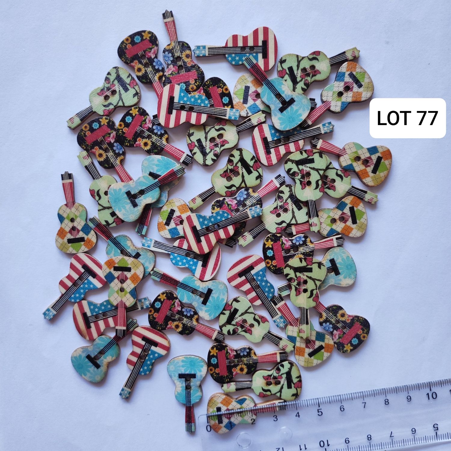 47 boutons bois guitare LOT 77