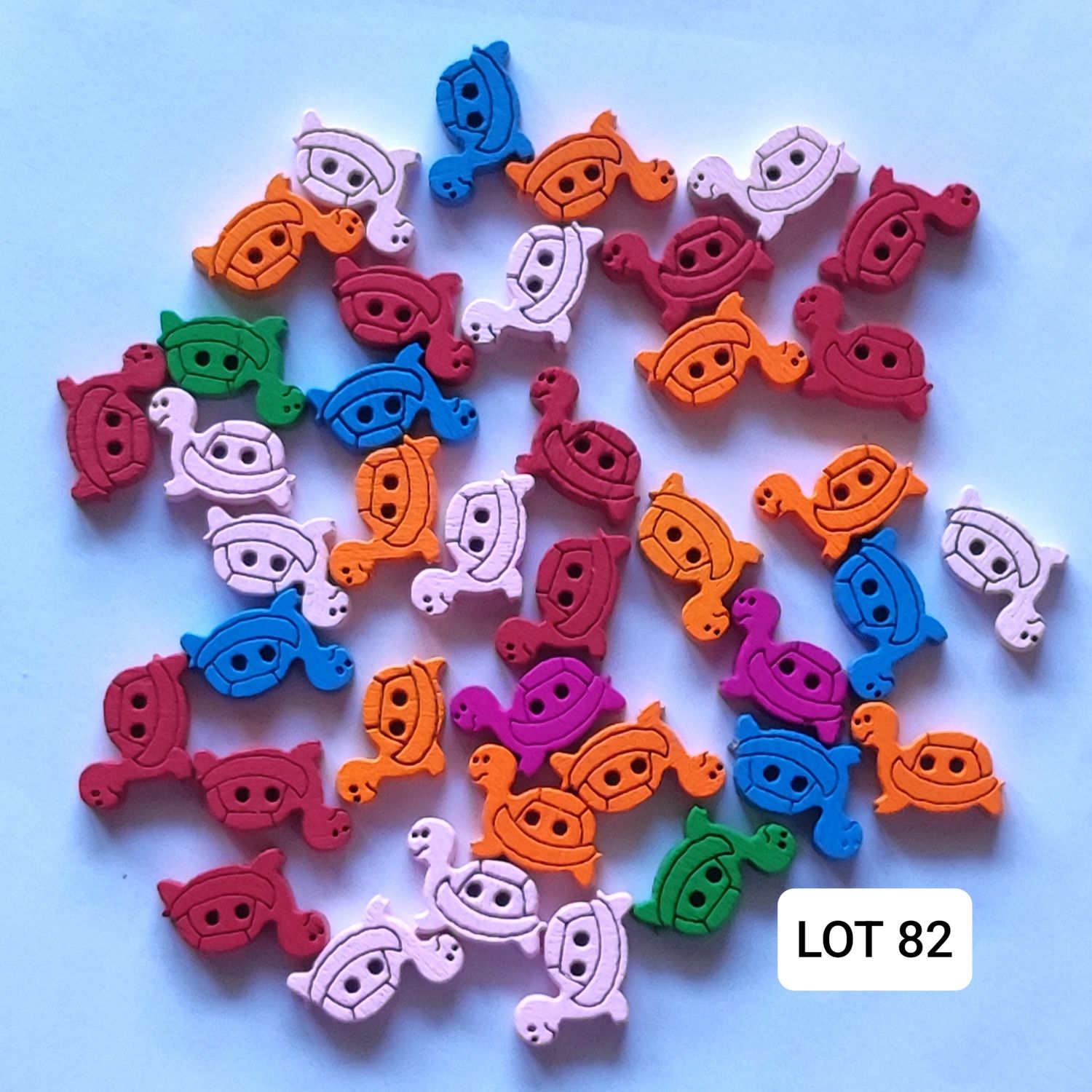  39 boutons bois tortue LOT 82