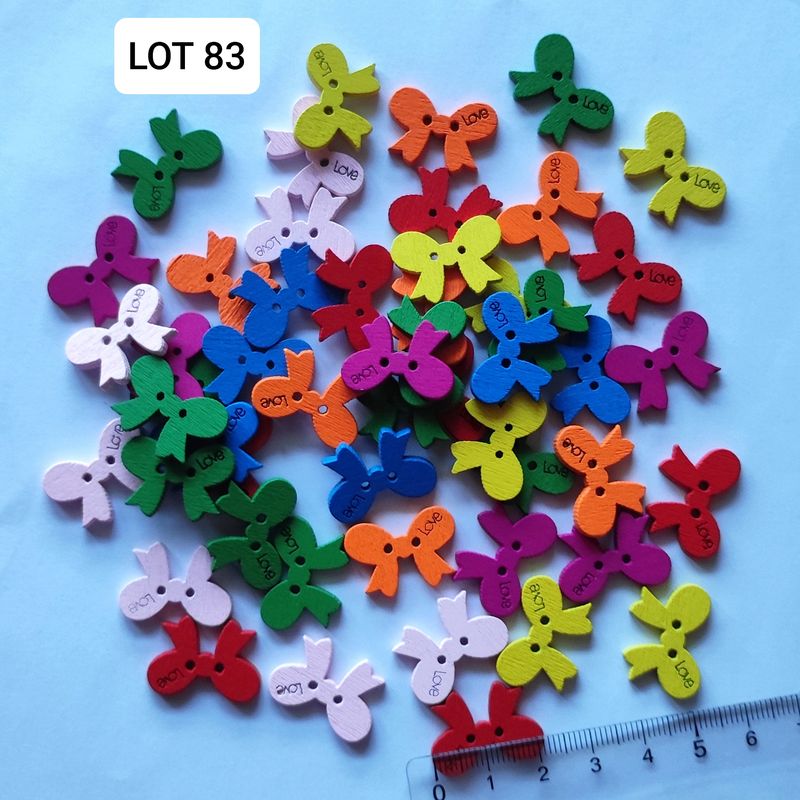  52 boutons bois nœud LOT 83