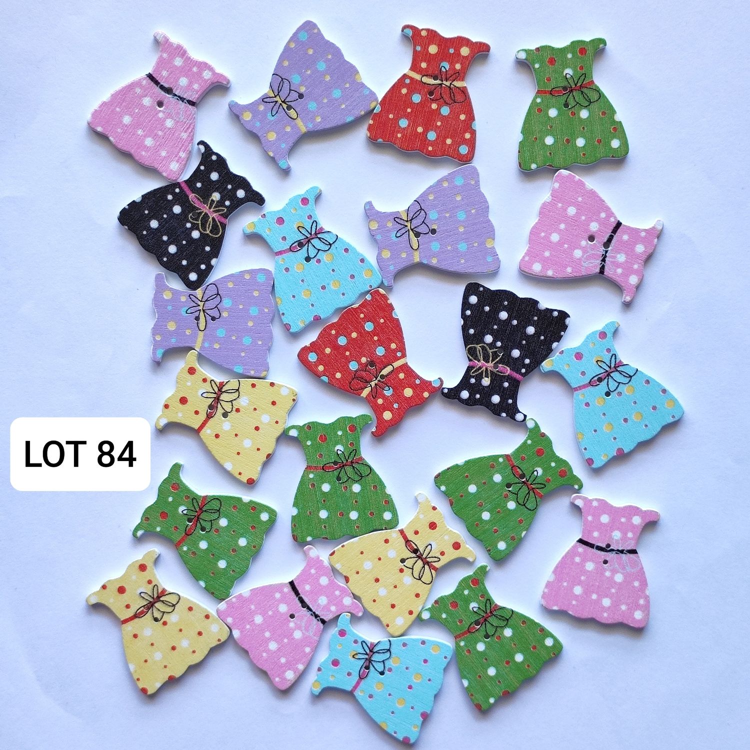  22 boutons bois robe LOT 84