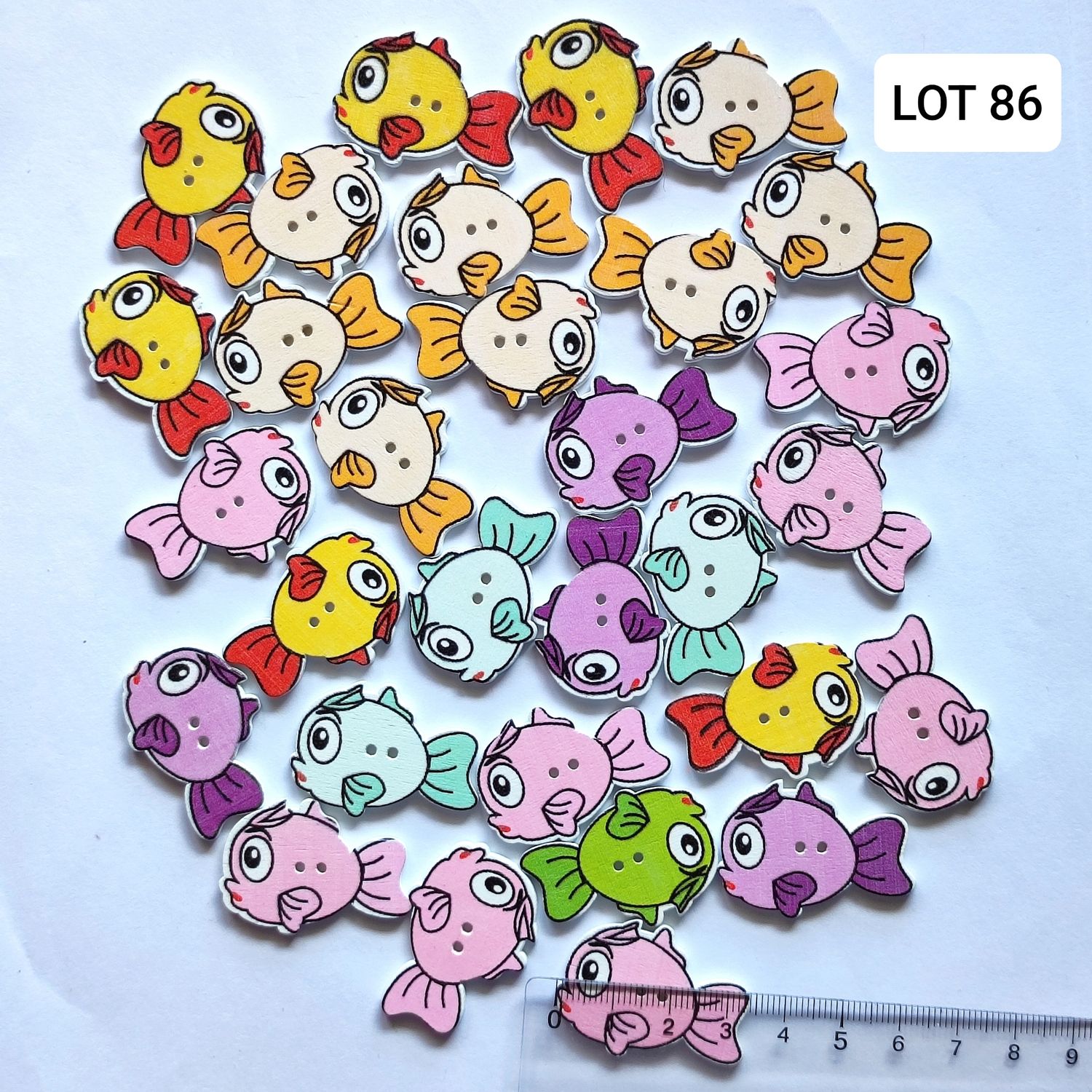  30 boutons bois poissons LOT 86