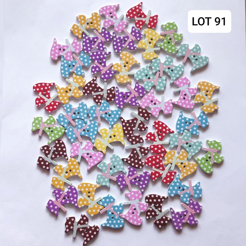  47 boutons bois chien LOT 91