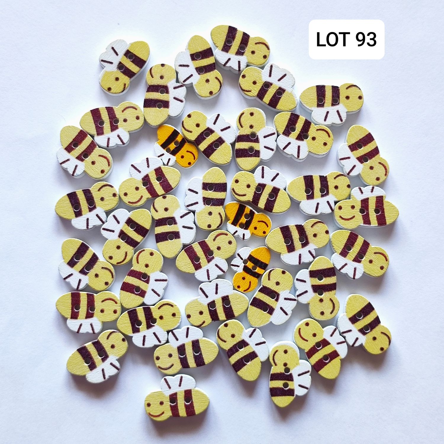 40 boutons bois abeilles LOT 93