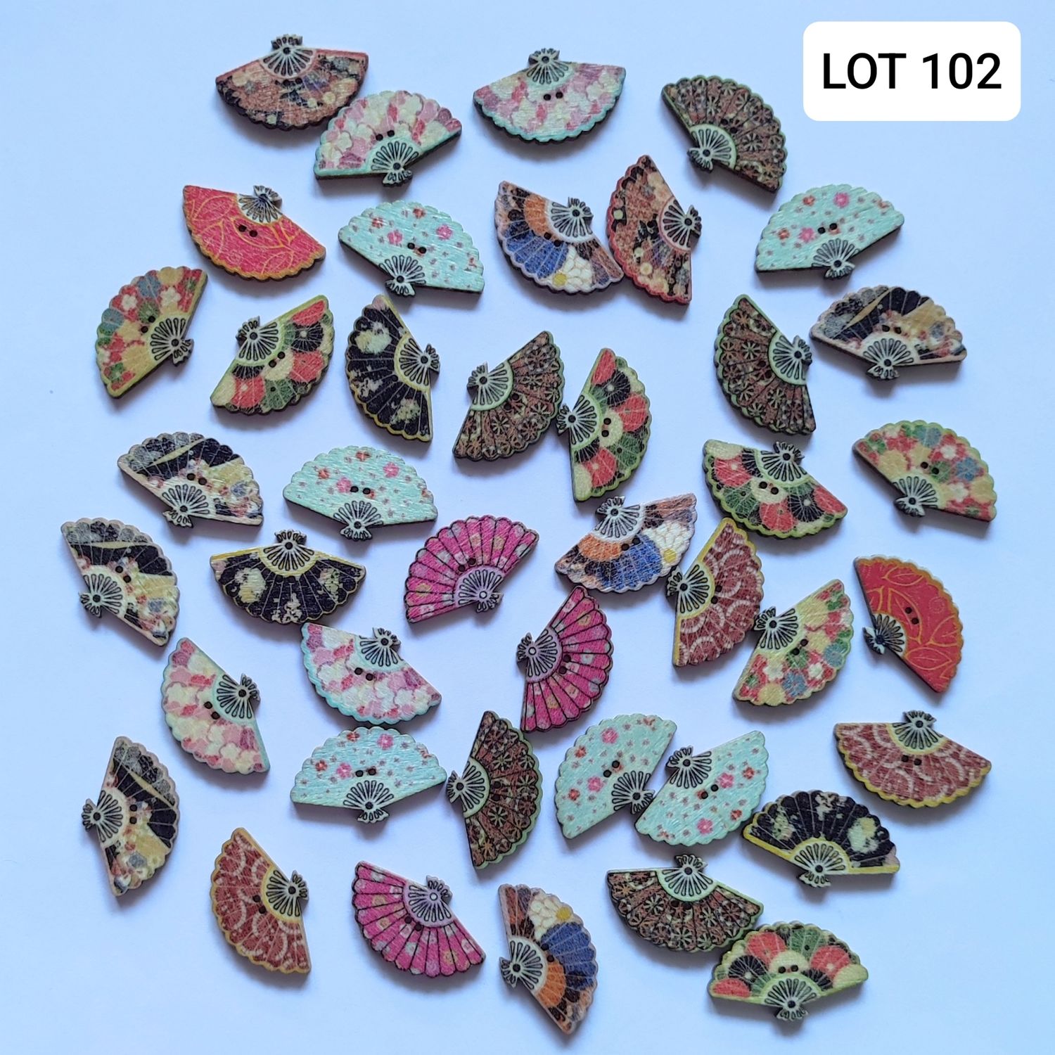  42 boutons bois éventail LOT 102