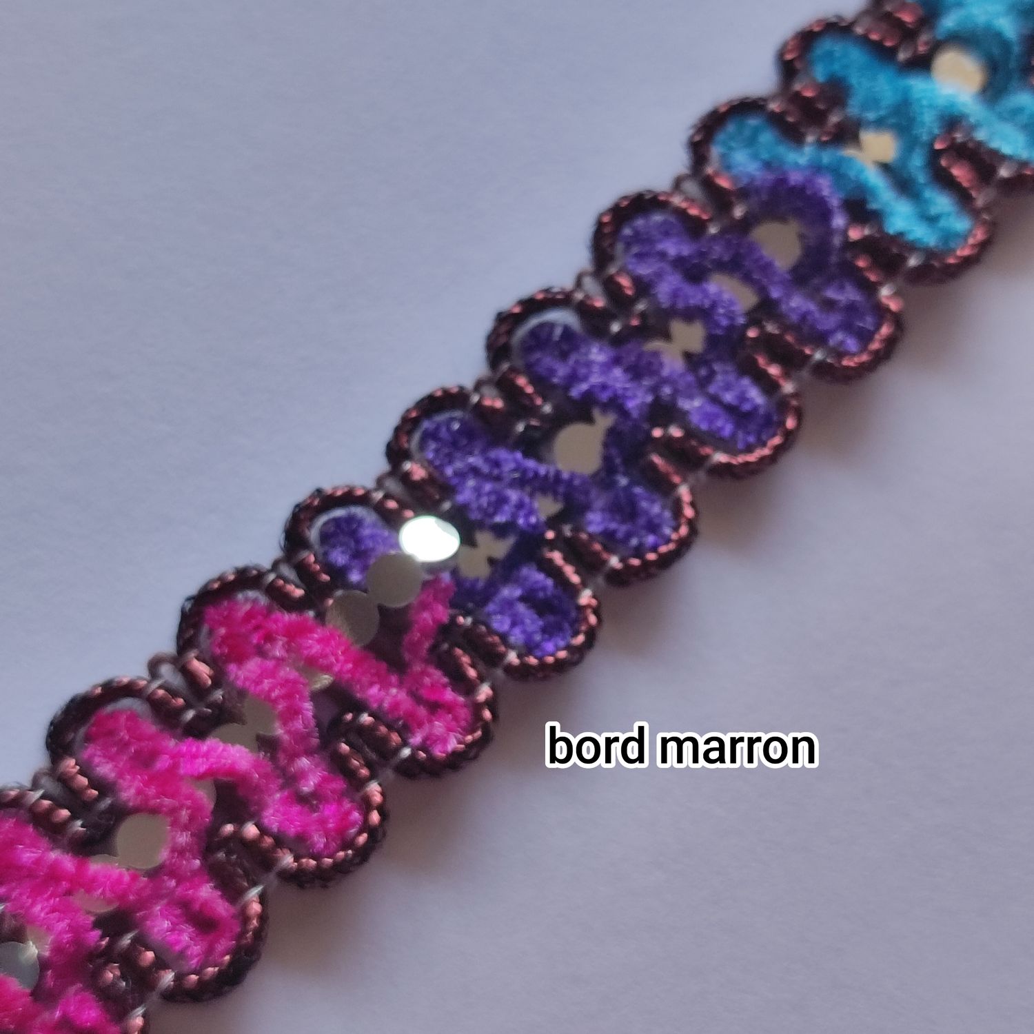 Galon arc en ciel bordure marron foncé #1