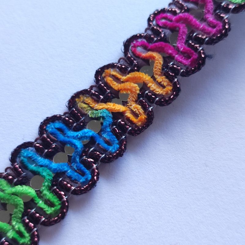 Galon arc en ciel bordure marron foncé #2