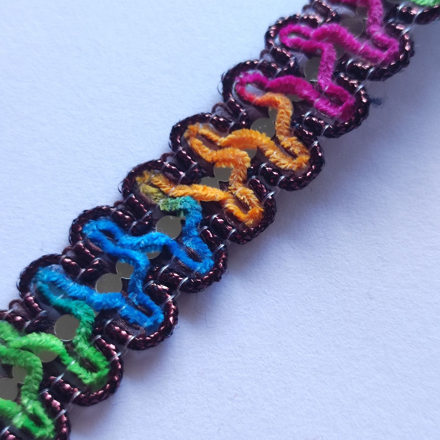 Galon arc en ciel bordure marron foncé #2
