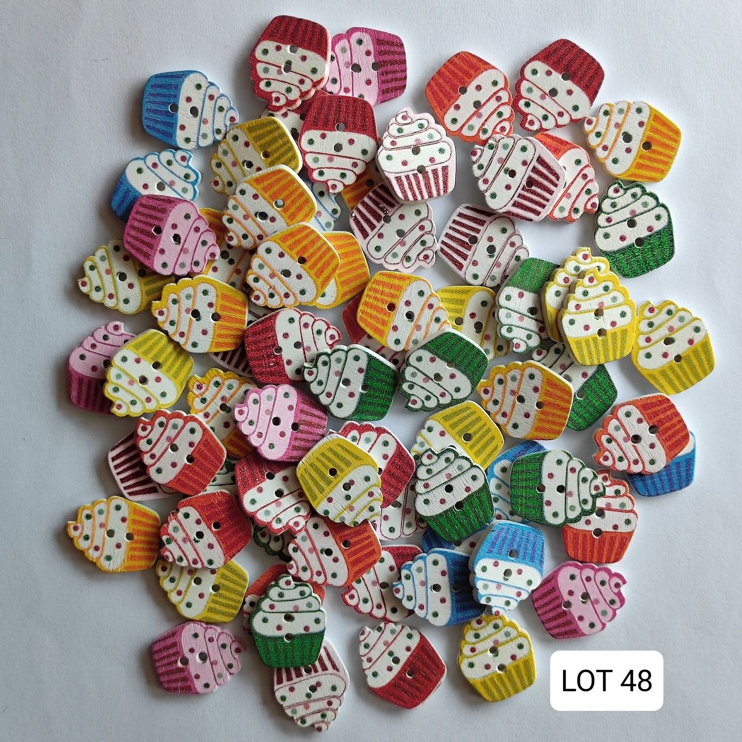  72 boutons en bois cupcake LOT 48