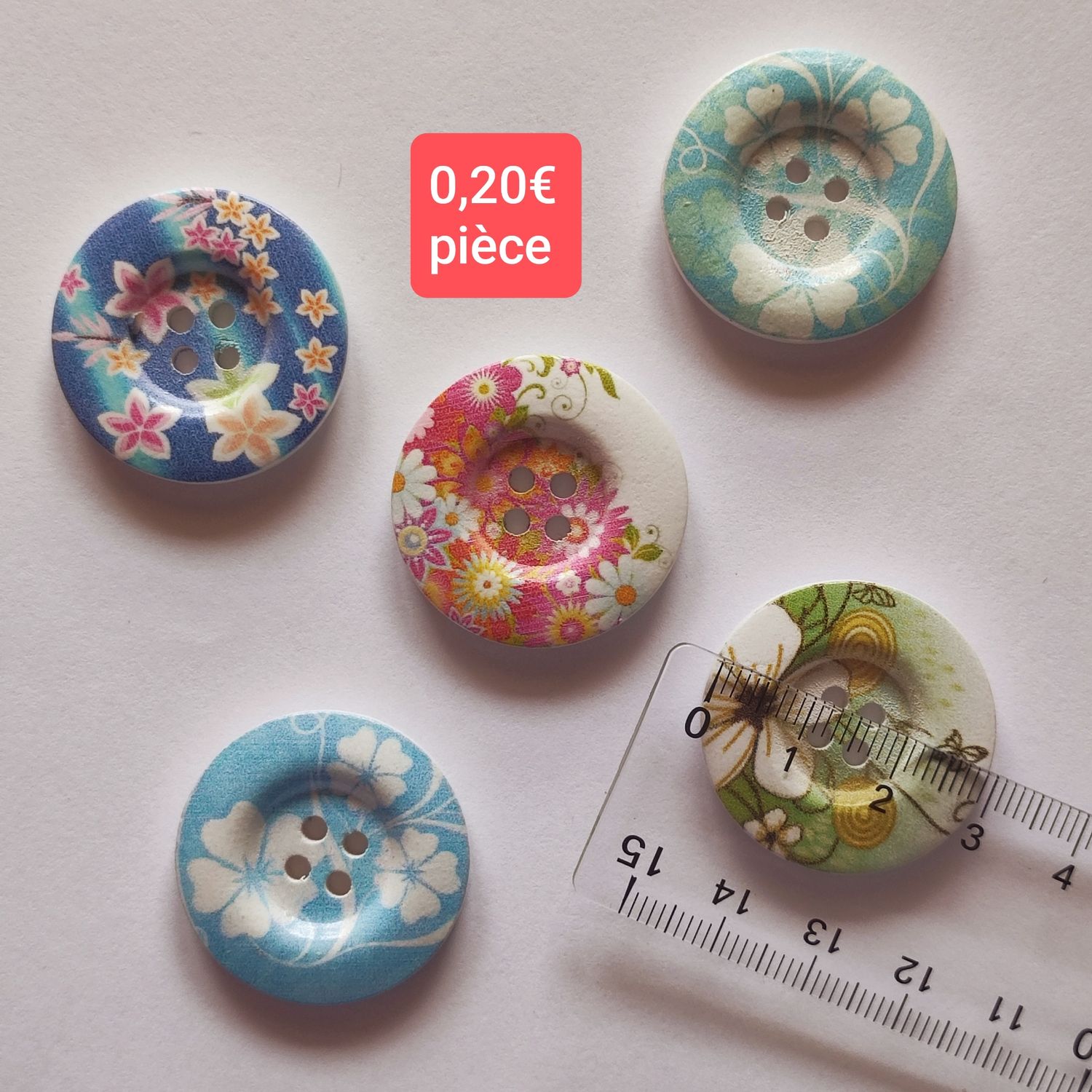 Boutons bois 3 cm , 5 modèles