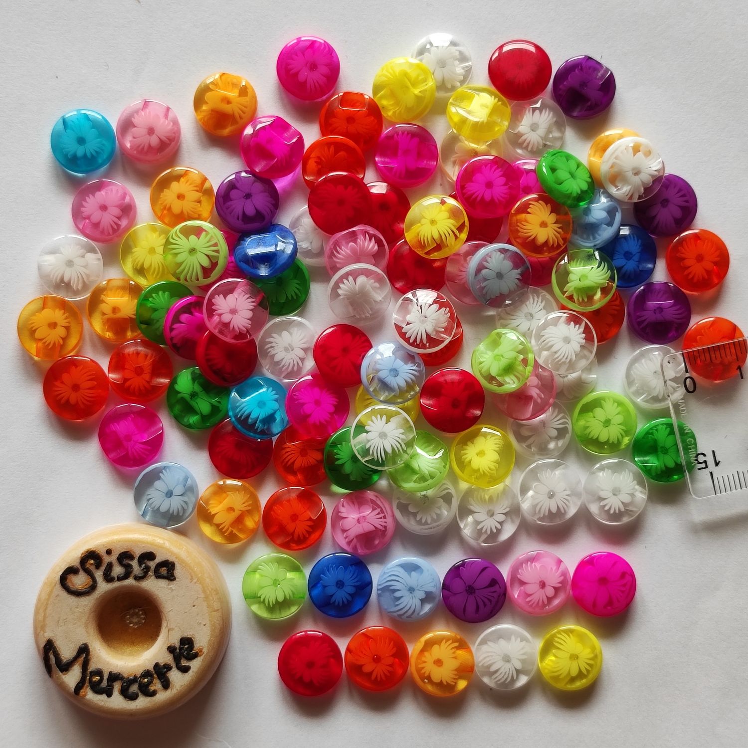 104 boutons fleurs résine LOT 124