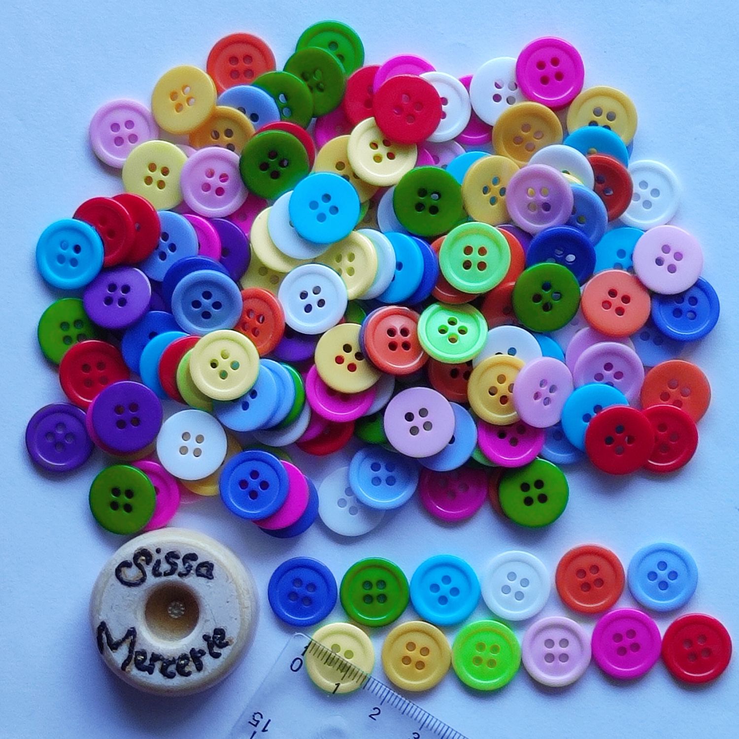 156 boutons rond 1,5 cm LOT 133