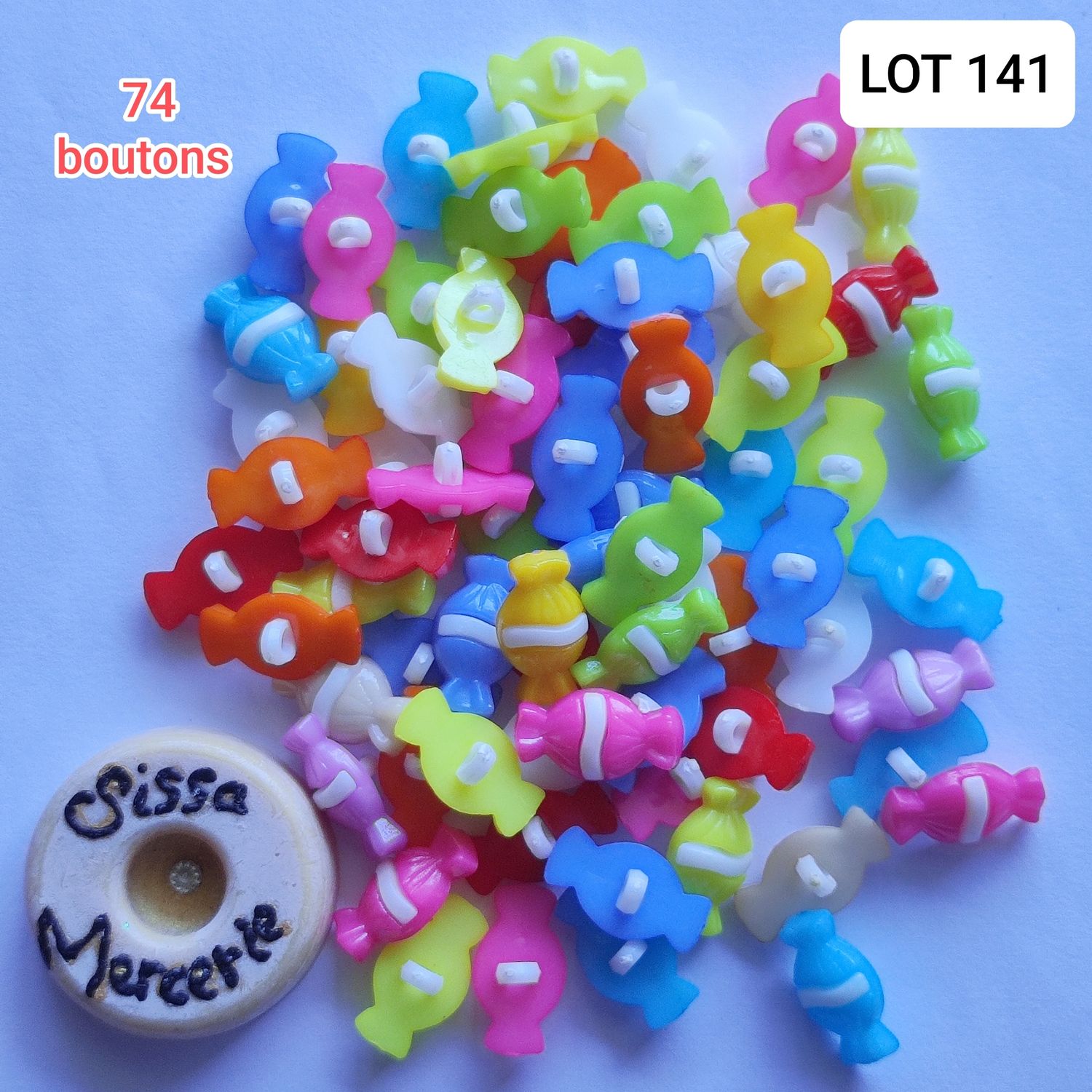  74 boutons bonbons LOT 141