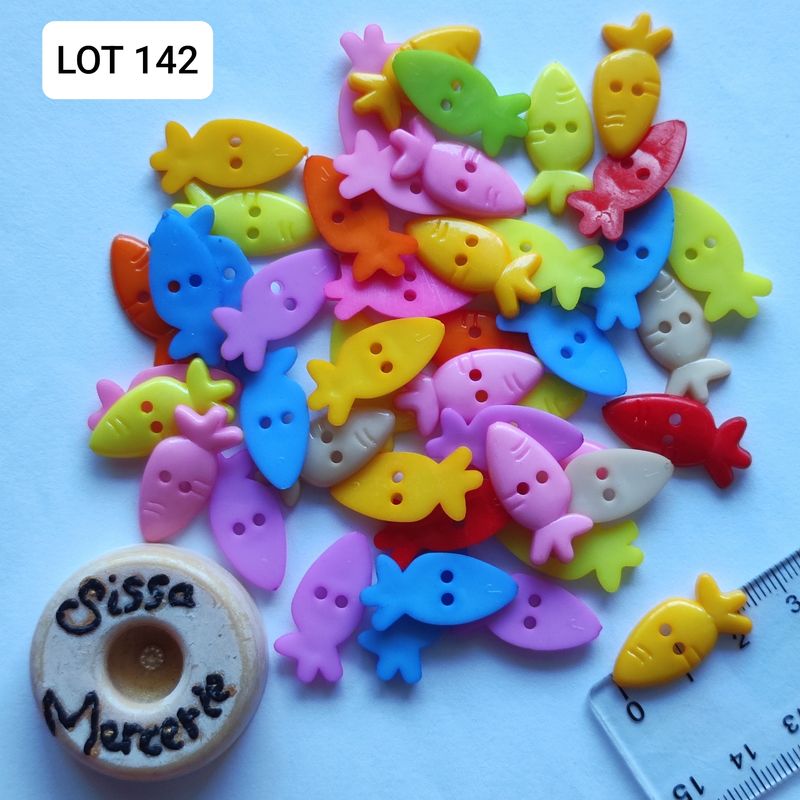  46 boutons carottes LOT 142