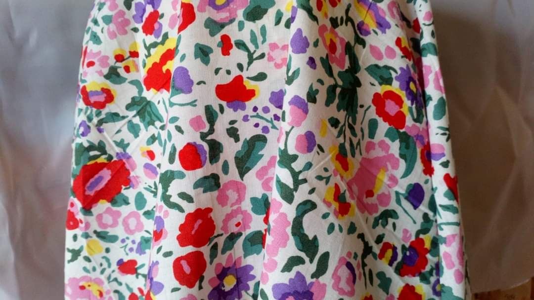 50 cm x147 cm tissus fleuri rouge et blanc 100 % coton biologique 