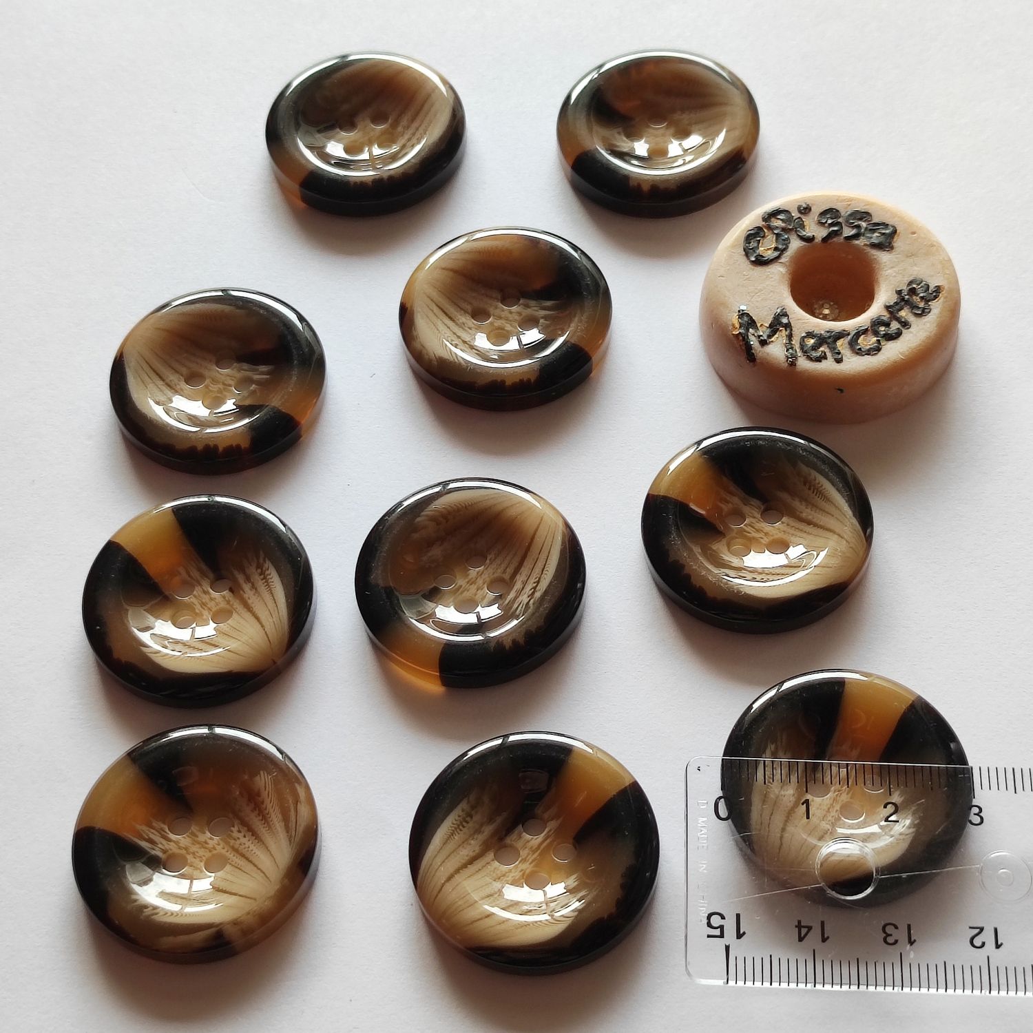 10 boutons résine 3 cm