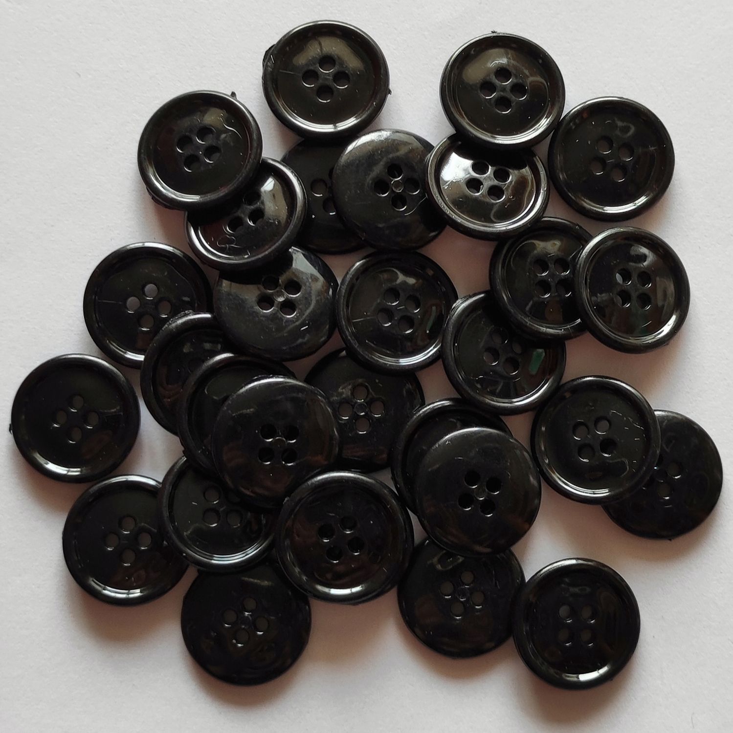 30 boutons noirs 2 cm LOT 170