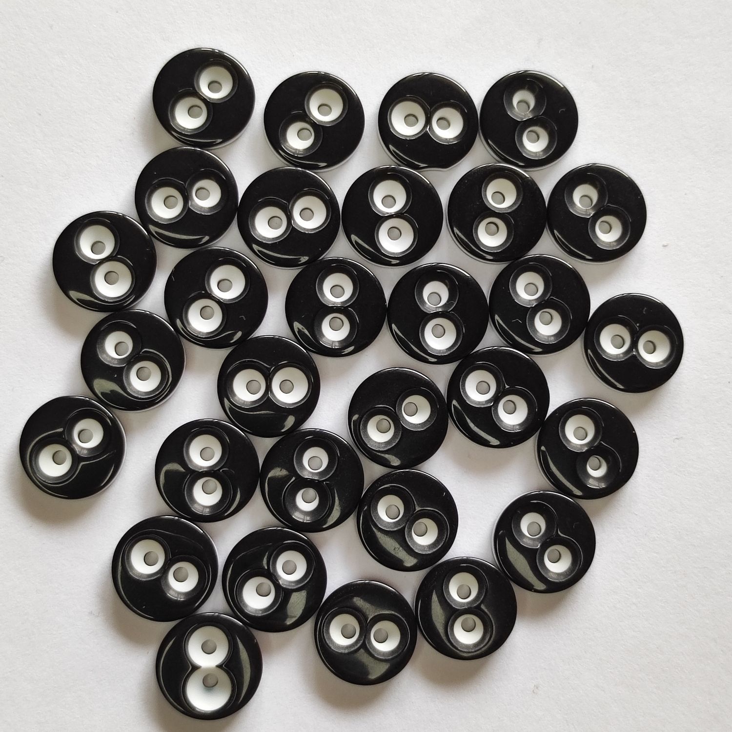 30 boutons noir/blanc 12mm LOT 163