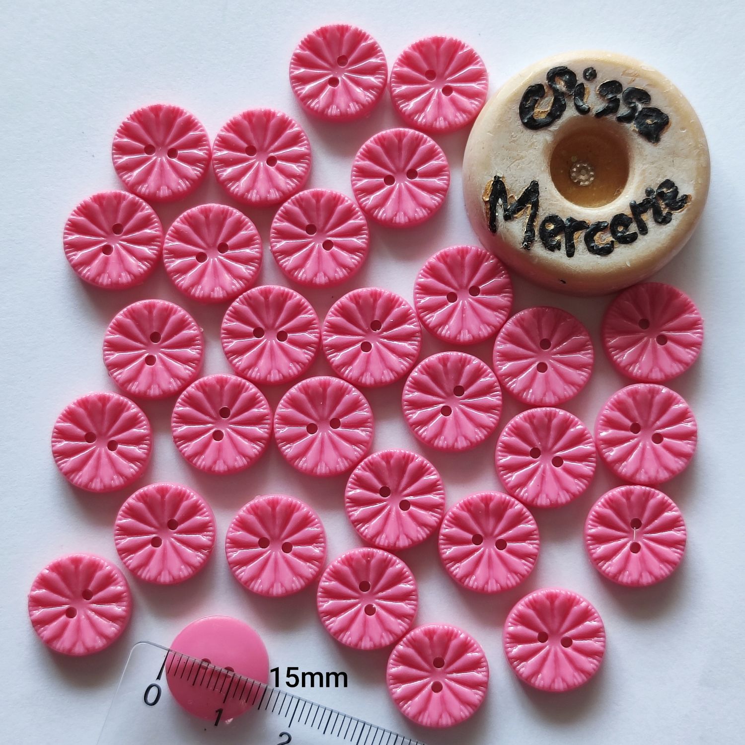 30 boutons rose foncé 1,5cm LOT 161