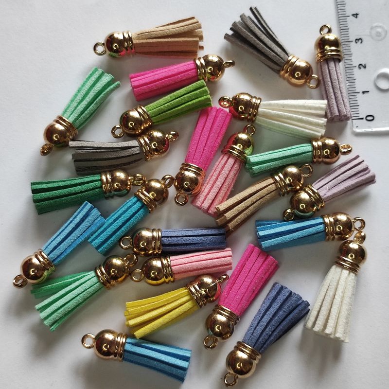 25 breloques colorés ,capsule doré