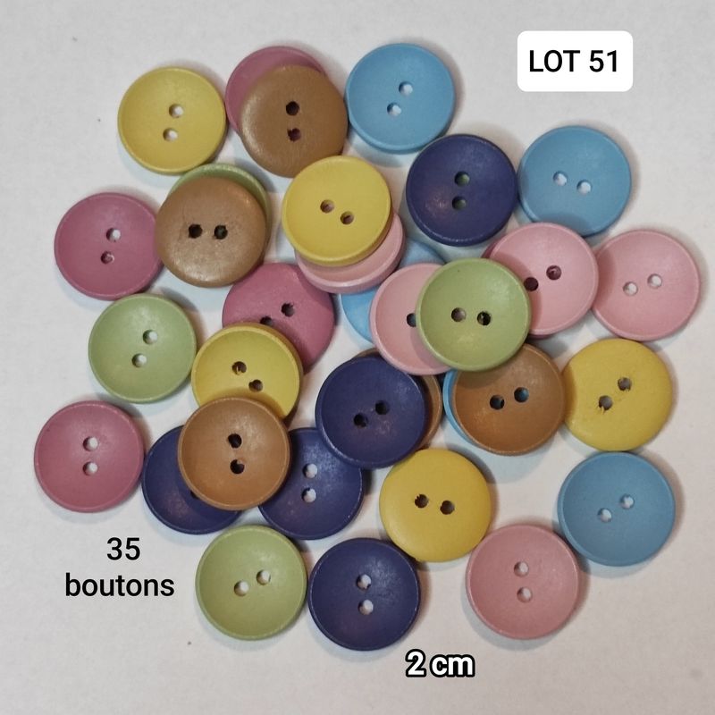 35 boutons bois 2cm  LOT 51