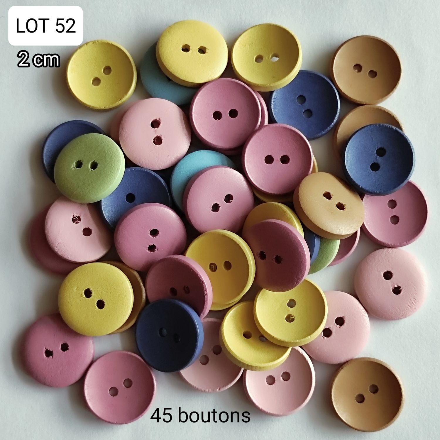 45 boutons bois 2cm  LOT 52