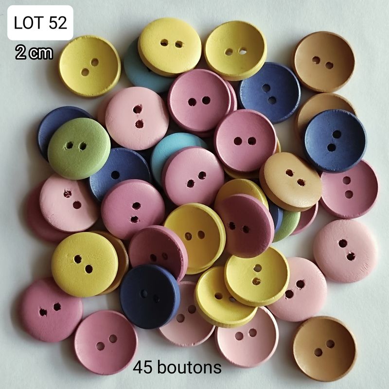 45 boutons bois 2cm  LOT 52