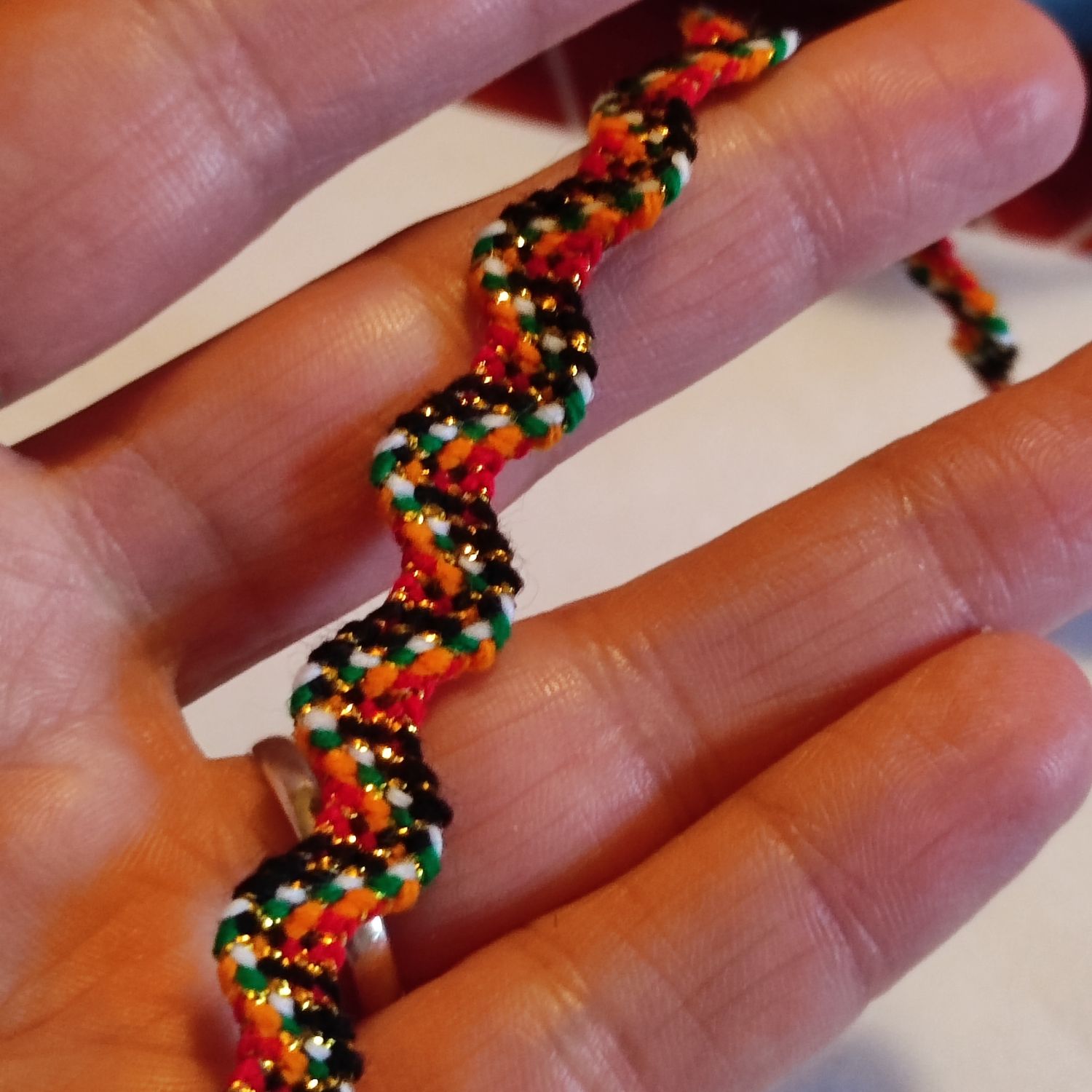 9 mètres zig zag coloré avec doré 