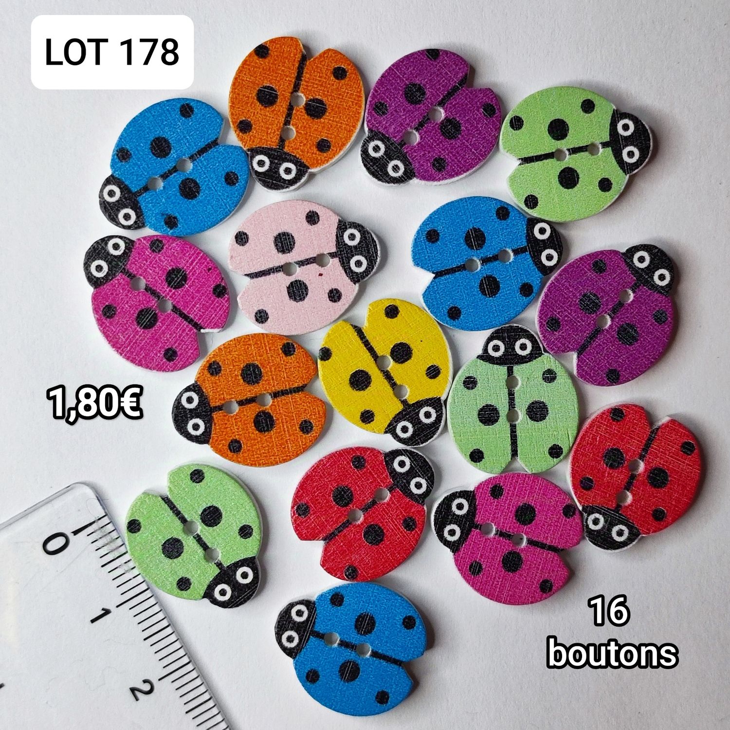 16 boutons coccinelle LOT 178