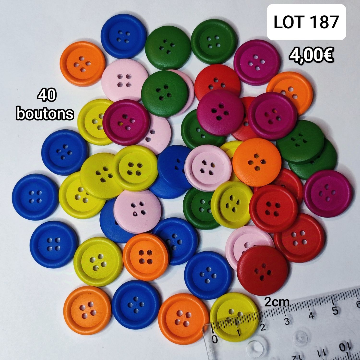 40 boutons bois 2cm LOT 187