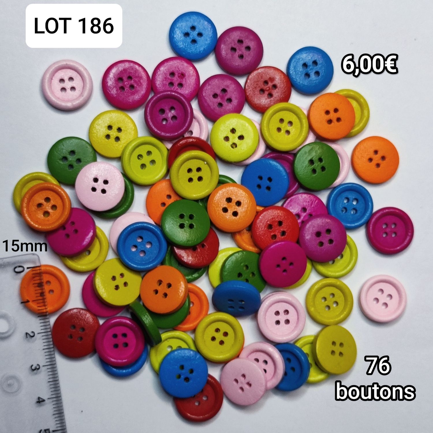 76 boutons 1,5cm LOT 186
