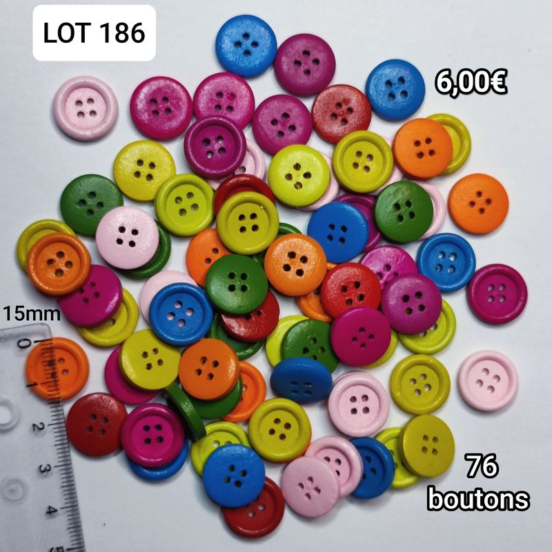 76 boutons 1,5cm LOT 186