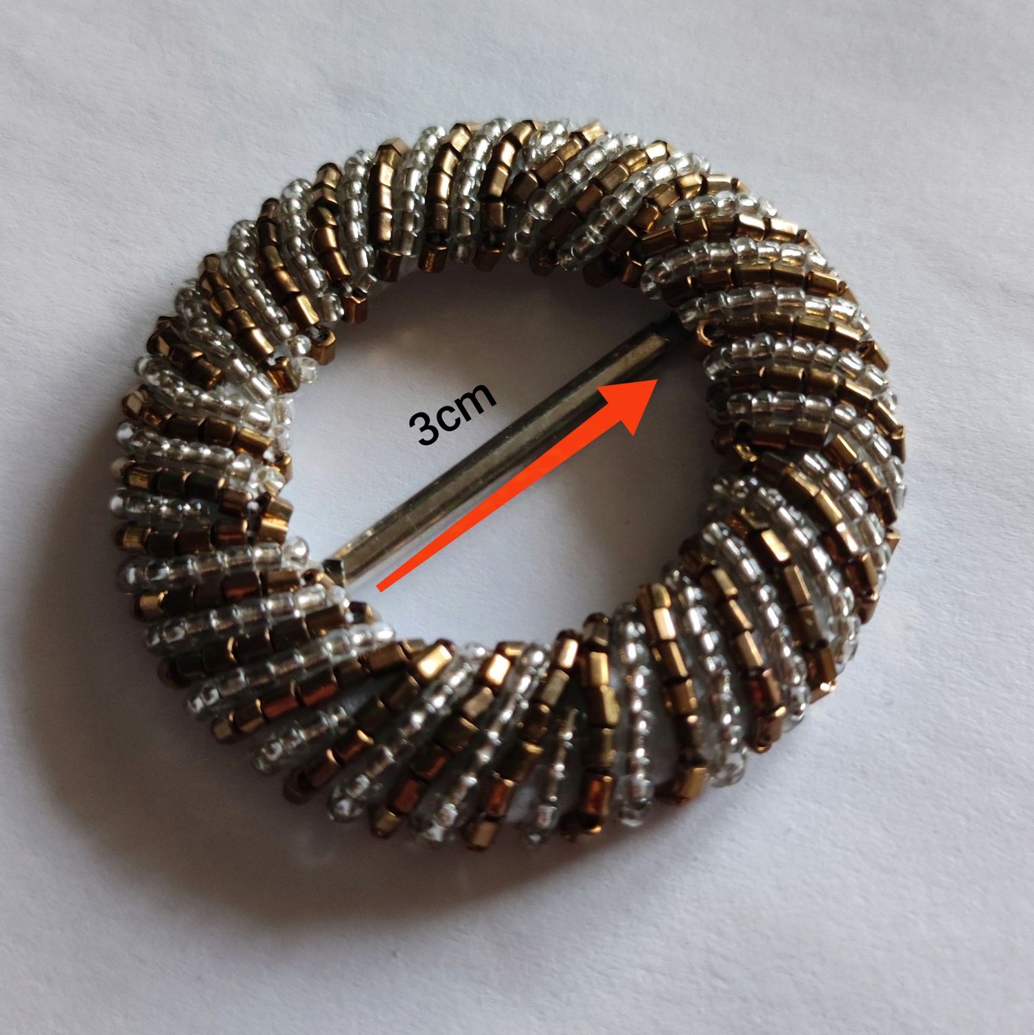 Boucle perlée pour ceinture