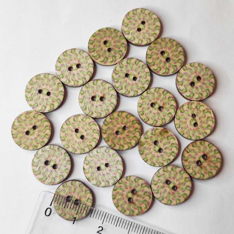 20 boutons bois 1,5cm LOT 122