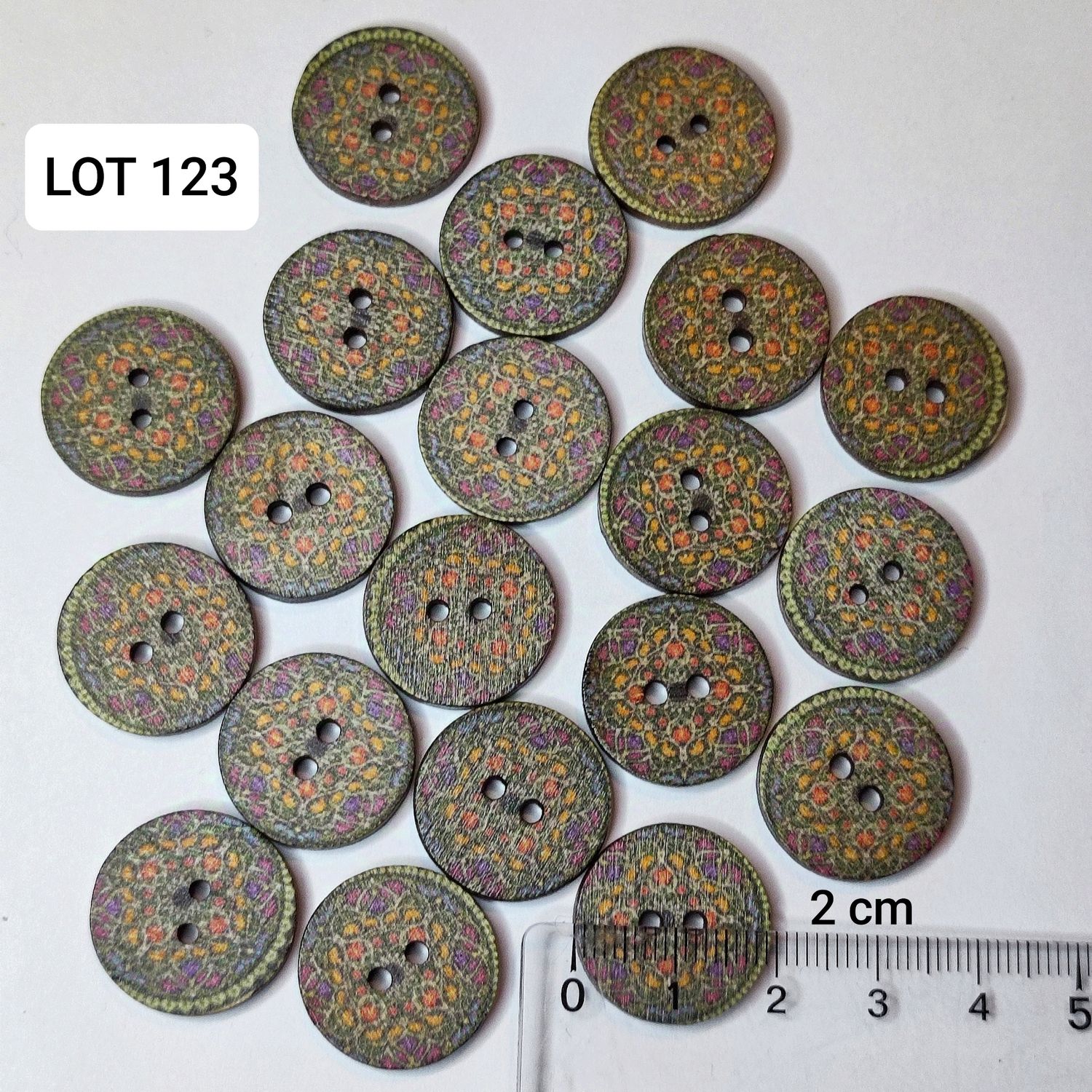 20 boutons bois 2 cm LOT 123