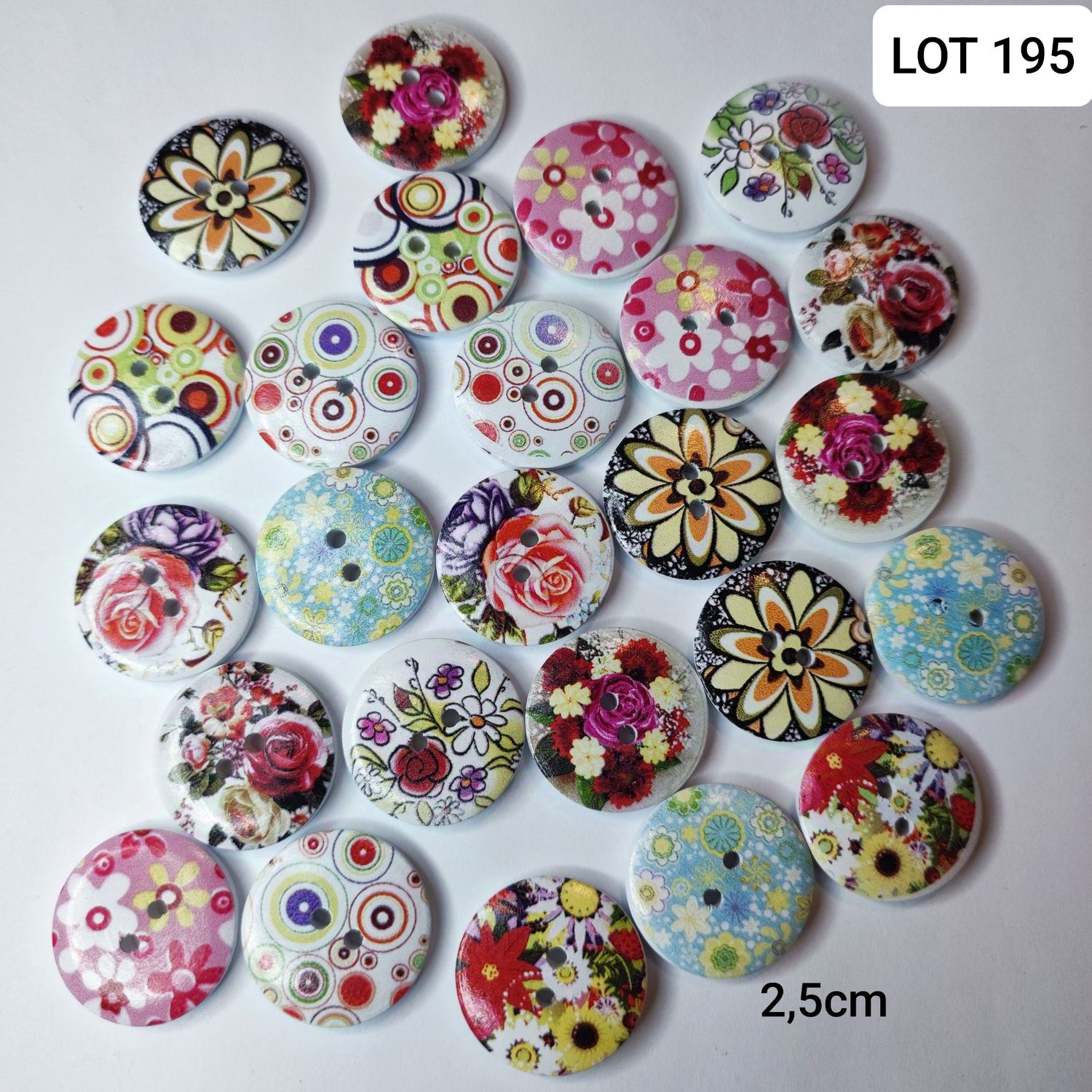 25 boutons 2,5cm LOT 195