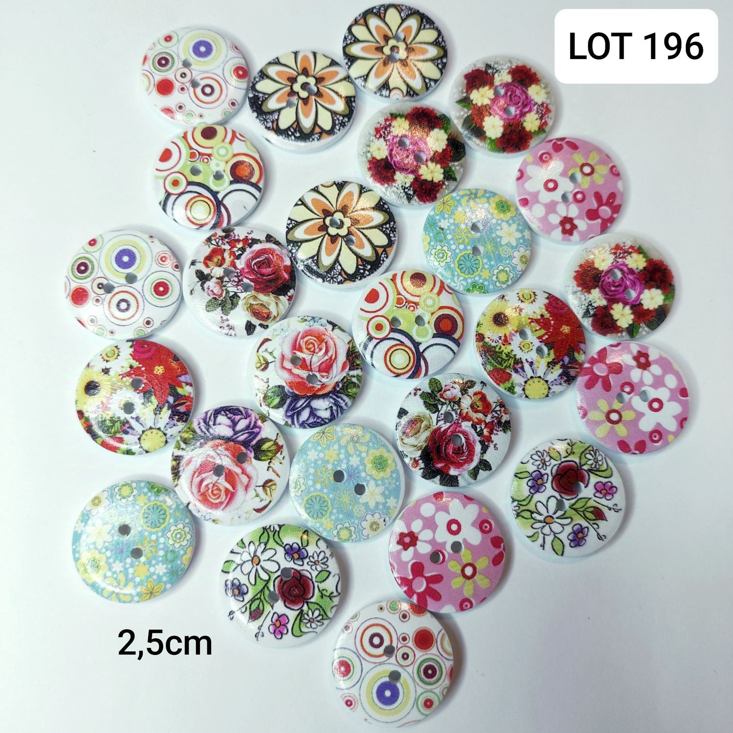 25 boutons 2,5cm LOT 196